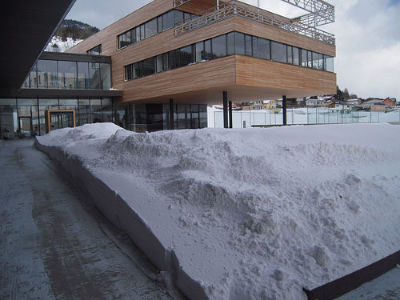 In schneereichen Winter türmen sich wahre Schneemassen vor der Schule. © FS Gröbming In schneereichen Winter türmen sich wahre Schneemassen vor der Schule. © FS Gröbming