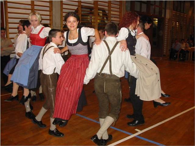 Viel Spaß beim Modern- und Volkstanzkurs Viel Spaß beim Modern- und Volkstanzkurs