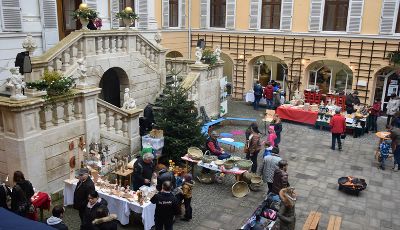 Adventmarkt im Schloßhof © FS Halbenrain Adventmarkt im Schloßhof © FS Halbenrain