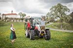 Schüler mit Traktor © LFS Kirchberg am Walde Schüler mit Traktor © LFS Kirchberg am Walde