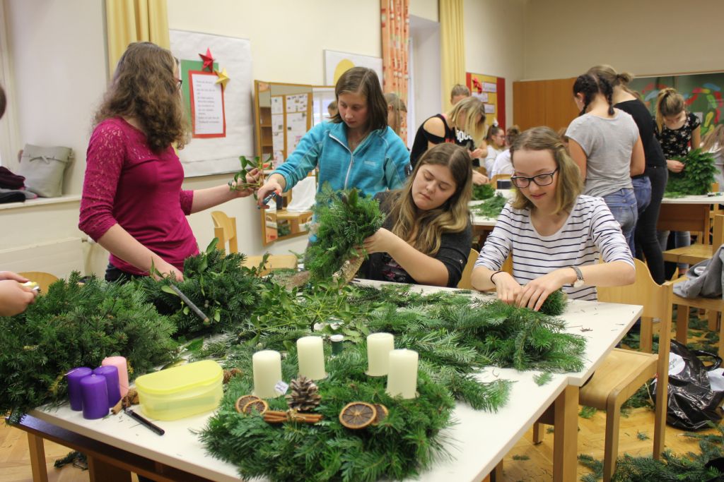 Adventkränze 1. Klasse Adventkränze 1. Klasse