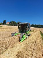 Versuchsmähdrescher bei der Beerntung des Versuchs