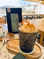 Schloss Steiner Pumpkin-Spice-Latte mit Stone Roast Kaffeeröstung & hausgemachter Gewürzmischung © FS Schloss Stein