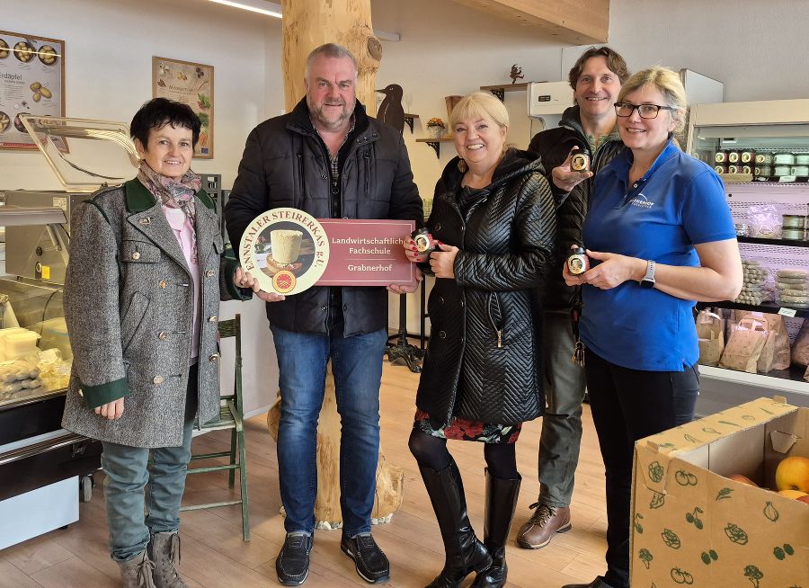 Übergabe Hoftafel Ennstaler Steirerkas g.U