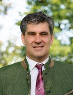 Hannes Kollmann ist der Schulleiter an der Land- und forstwirtschaftlichen Fachschule Stainz