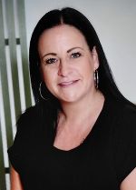 Portrait von Sandra Godl, sie arbeitet in der Reinigung der LFS Stainz.