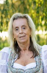 Portrait Rosemarie Zinser, sie arbeitet in der Reinigung der LFS Stainz