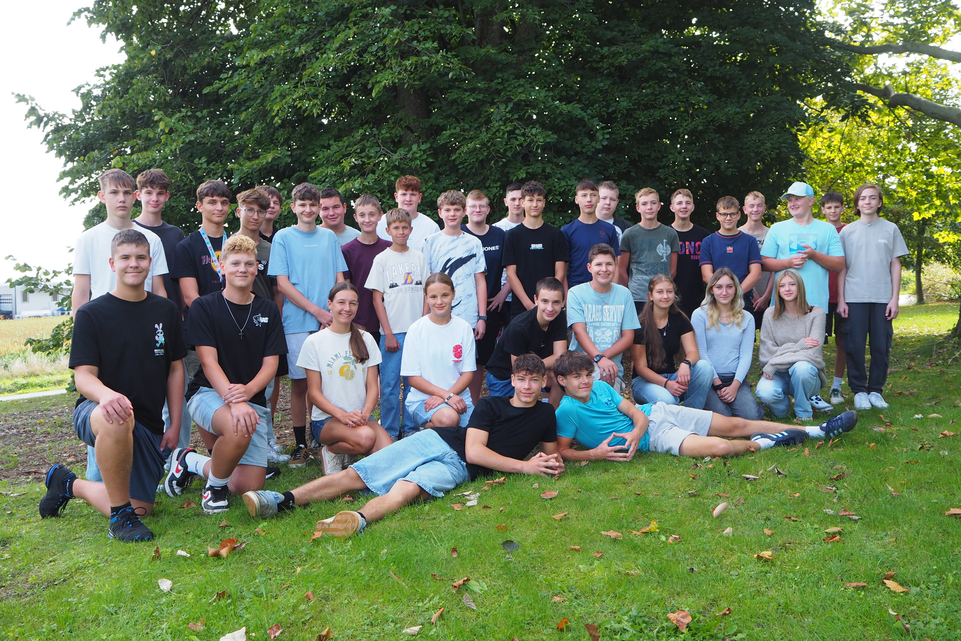 Hier ist das Klassenfoto der 1a abgebildet