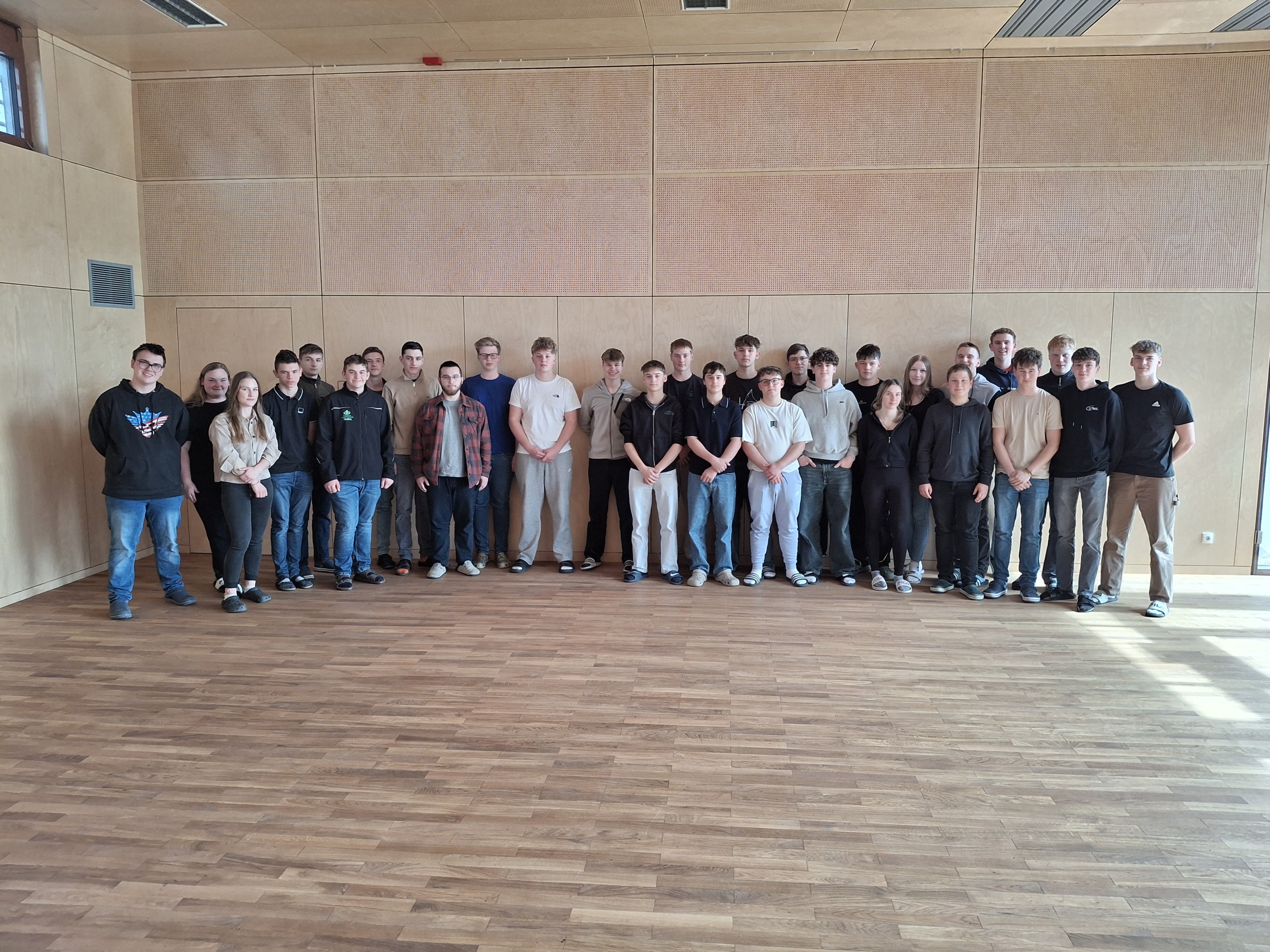 am Foto sind die Schülerinnen und Schüler vom 3a Jahrgang zu sehen