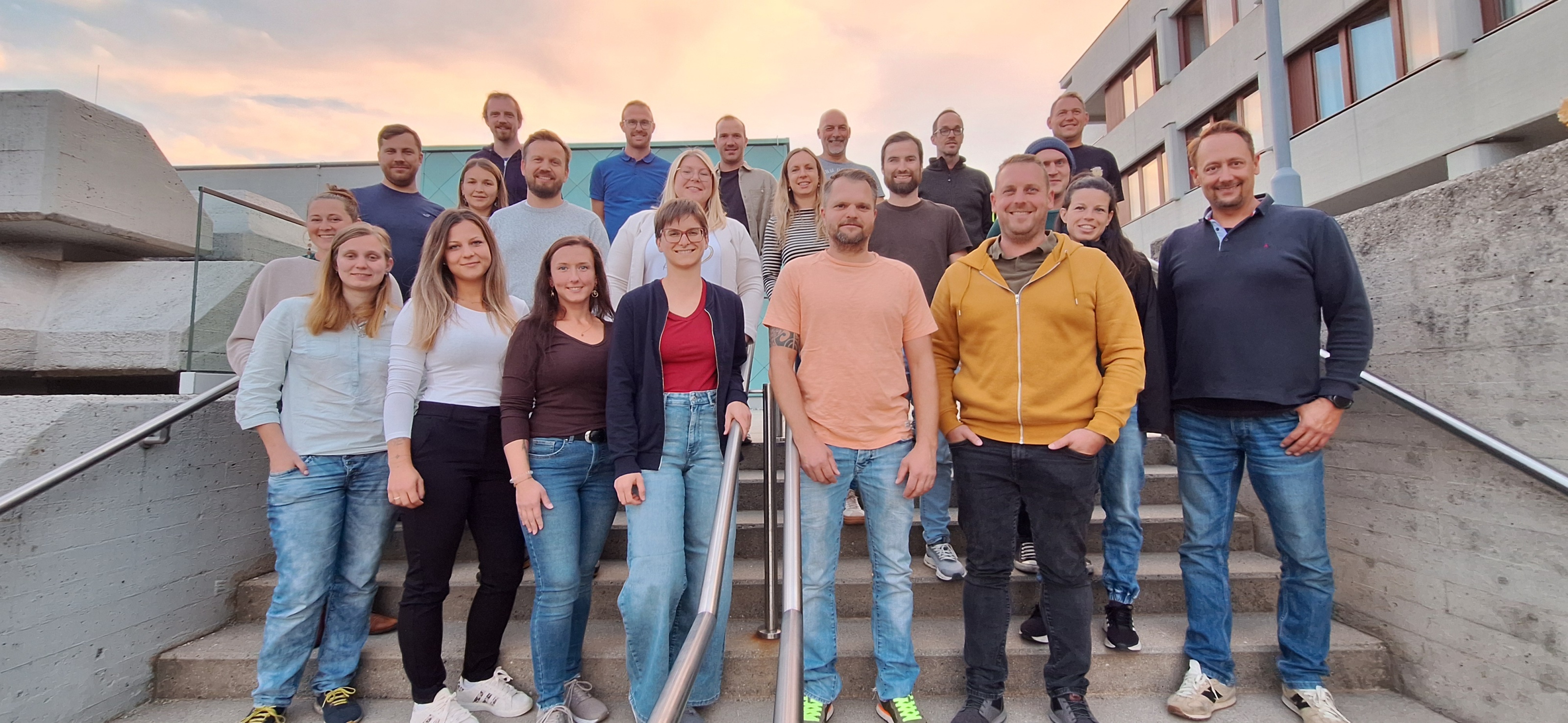 am Foto sind die Schülerinnen und Schüler vom Fachschullehrgang zu sehen