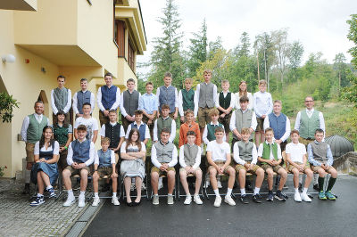 Schüler:innen und Schüler der 1A Klasse