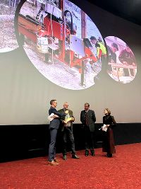 Überreichung Pokal zum Siegerprojekt in der Kategorie Bildung & Kommunikation, v. l. n. r. Christian Metschina, Dir. Christian Forstner, LK-Präsident Andreas Steinegger, Lisa Münzer