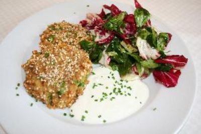 Grünkernlaibchen mit Knoblauchsauce und Wintersalat