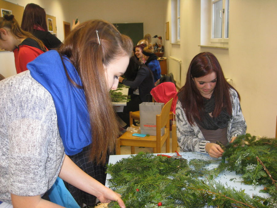 Adventkranzbinden 2. Jahrgang