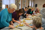 Kekse backen im Seniorenheim adcura-Pertlstein