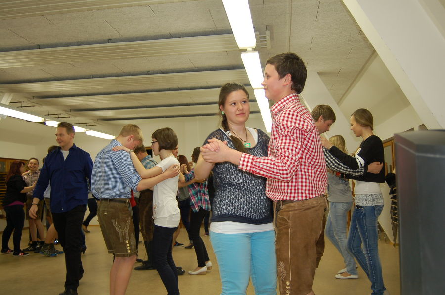Tanzkurs der 2. Klasse