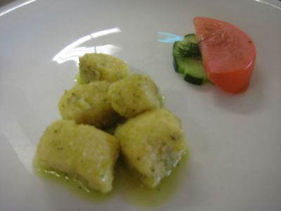 Erdäpfelgnocchi in Basilikumpesto