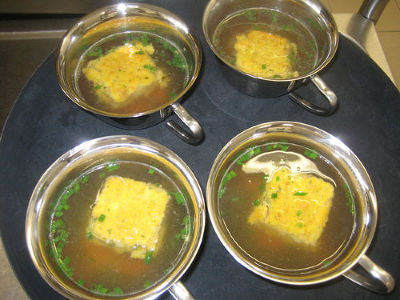 Karottenschöberl in Knochensuppe