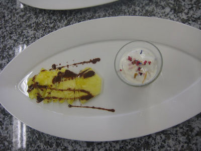 Ananas-Carpaccio mit Bounty Creme