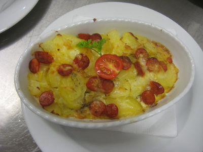 Erdäpfel-Debrezinergratin mit Käse