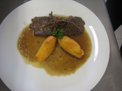 Zwiebelrostbraten mit Dauphineerdäpfel