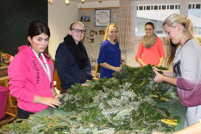 Adventkranz binden