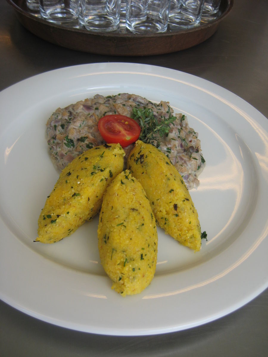 Pilzgeschnetzeltes mit Kräuterpolenta