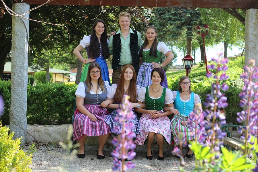Trachten 2. Klasse