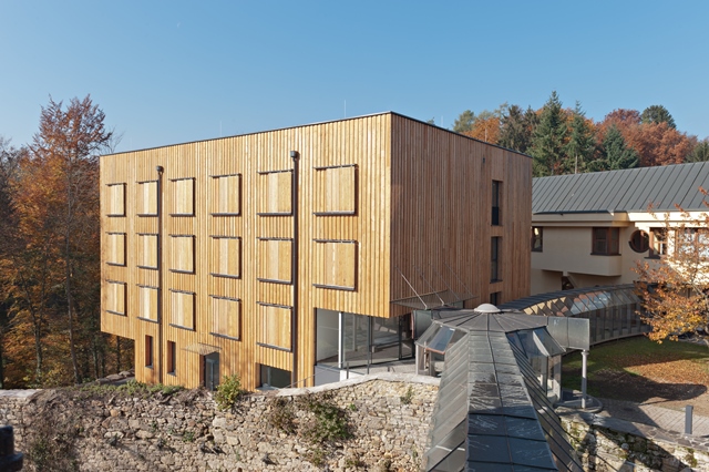 Das neu gebaude Internatsgebäude mit 60 Betten Das neu gebaude Internatsgebäude mit 60 Betten