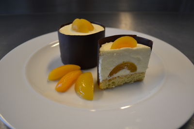 Marillen-Käsetörtchen im Schokomantel