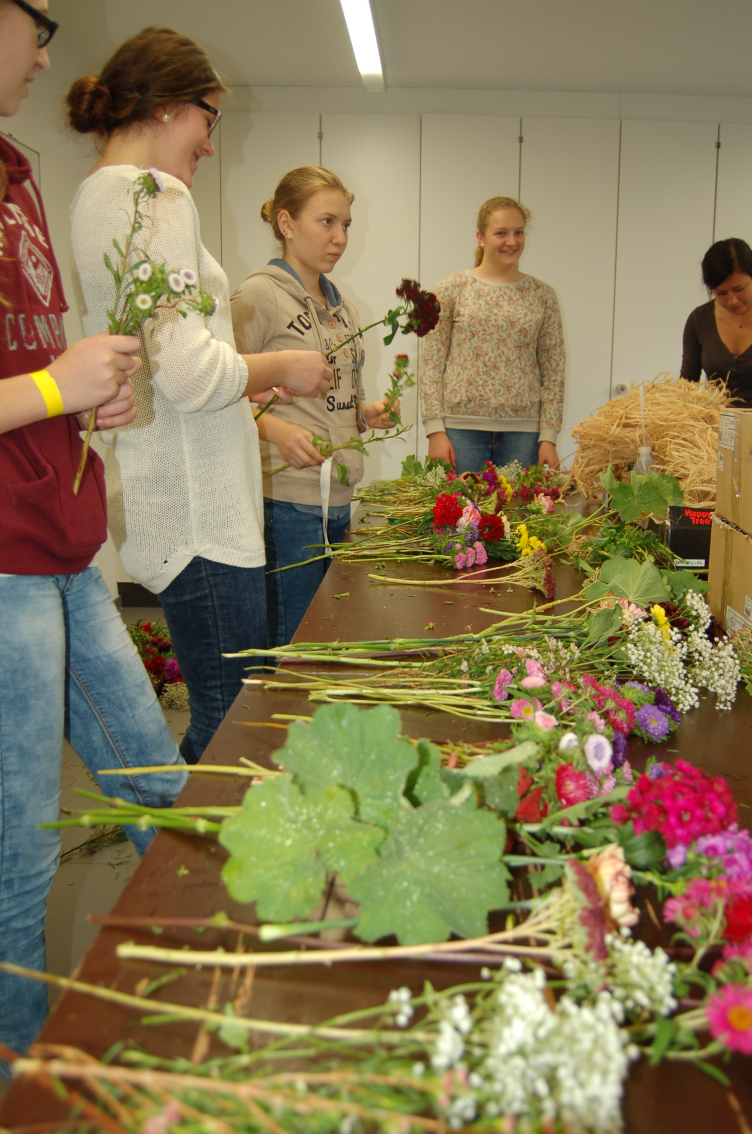 Blütenzauber kreiert Blumenschmuck für Galaabend - Fachschulen Land ...