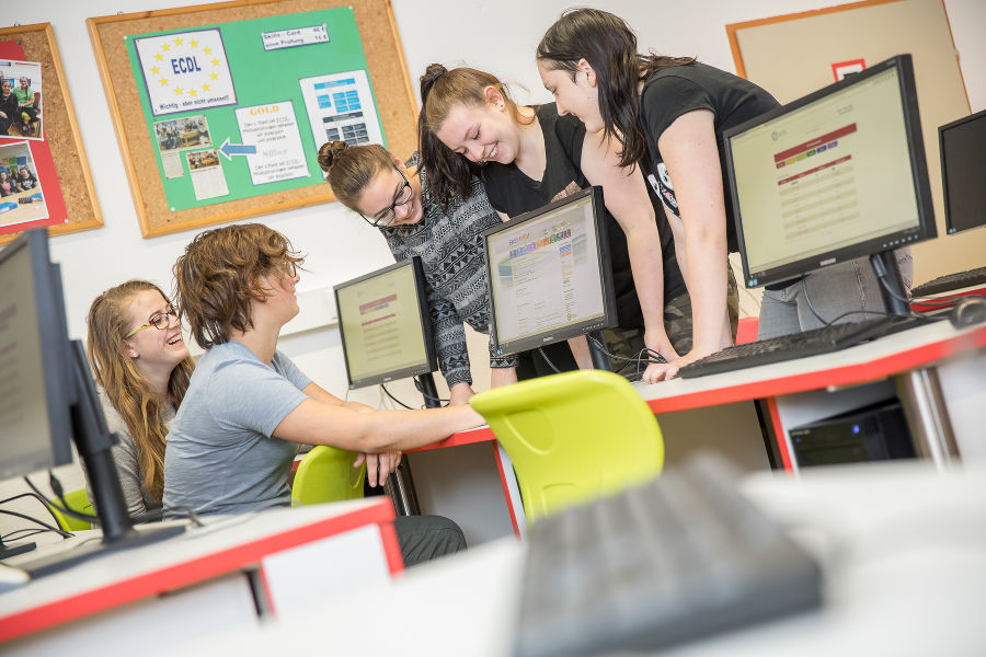 Betriebsdienstleistungskaufmann/frau, Bürokaufmann/frau, Ausbildungs WirtschaftsassistentIn, Bürofachkraft im medizinischen Bereich