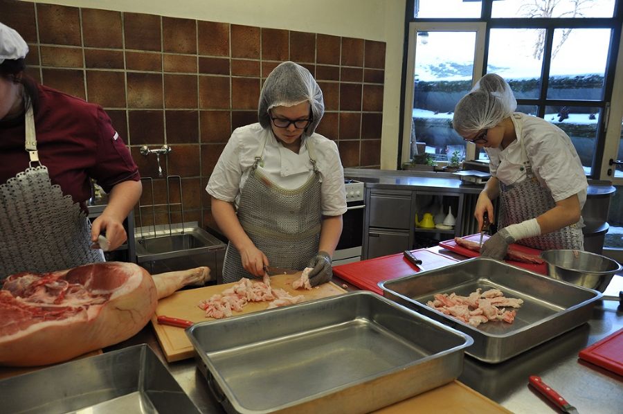 Zerteilen eines Schweins