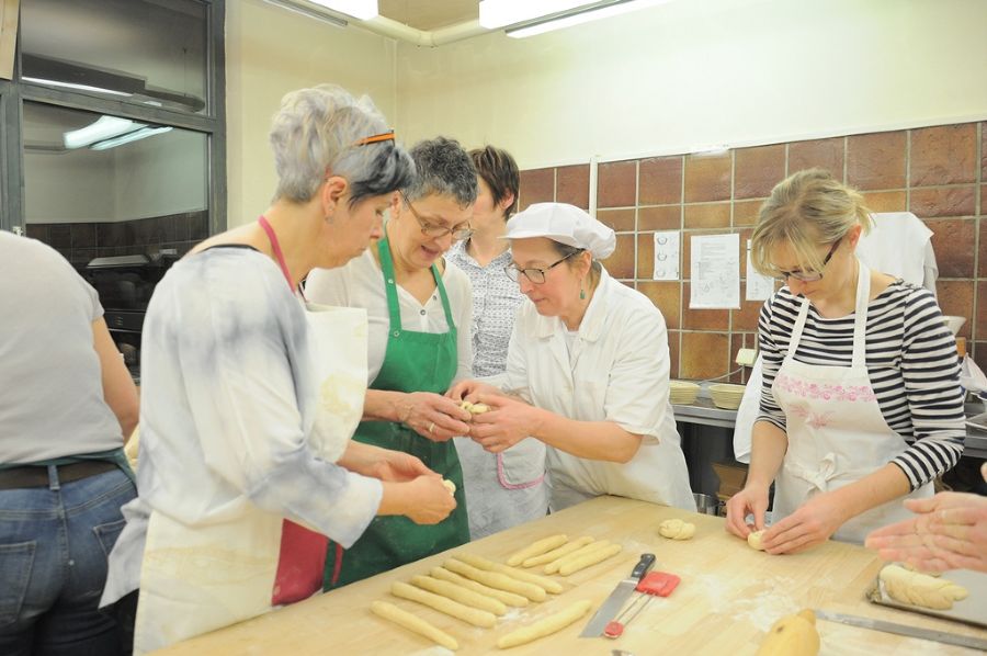 Brotbacken mit Dipl.-Päd. Ing. Rosina Gruber