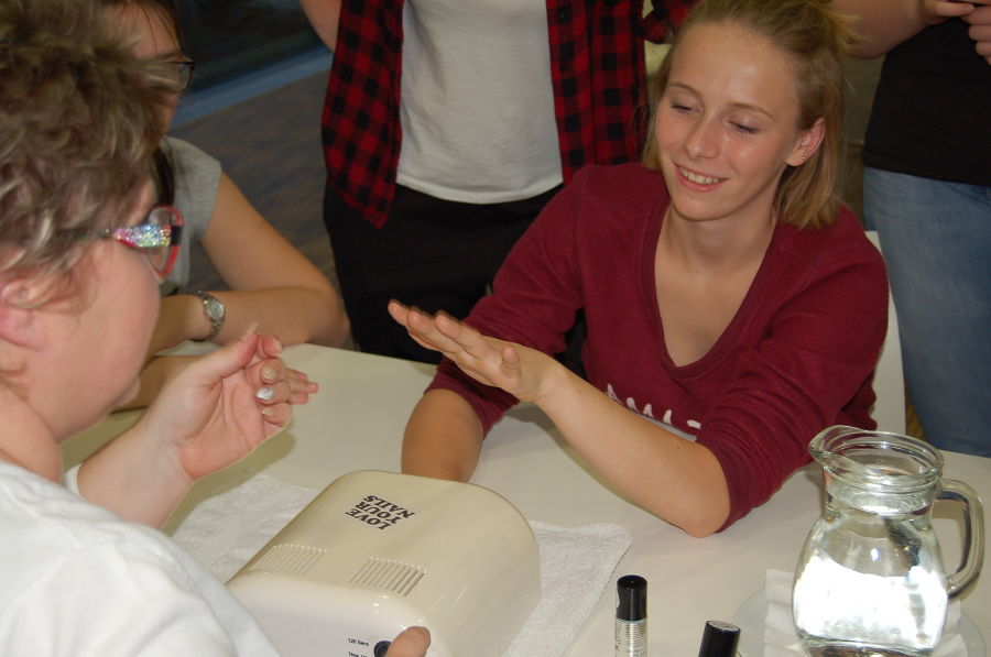 Nagelpflege und Maniküre mit Bernadette Maier, Internatsprogramm