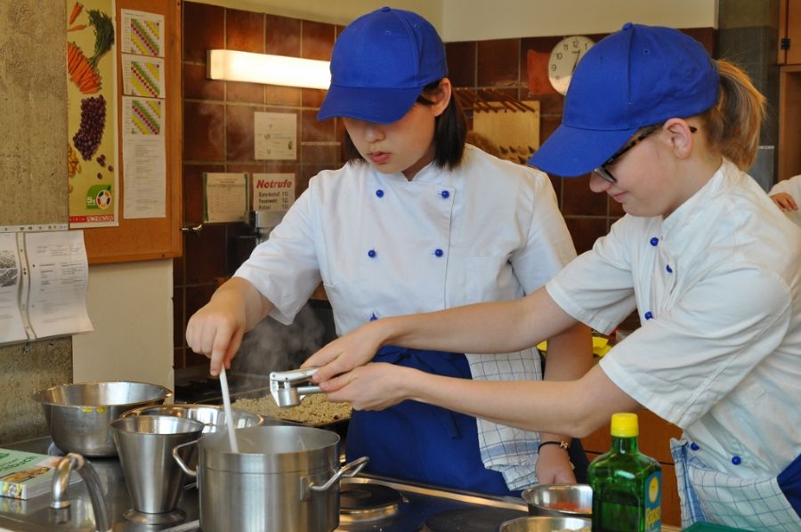 Ernährung und Küchenführung Ernährung und Küchenführung
