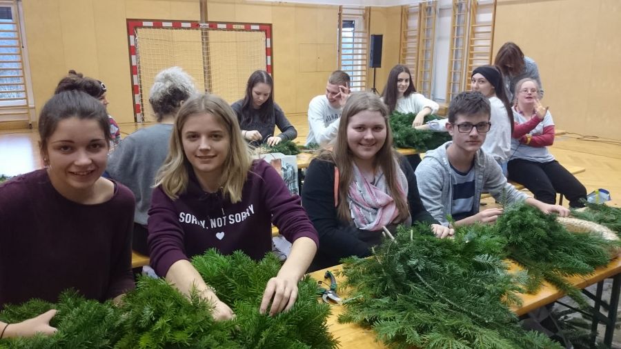 Adventkranz binden Adventkranz binden