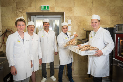 Jeden Freitag frisches Bauernbrot und Weckerl