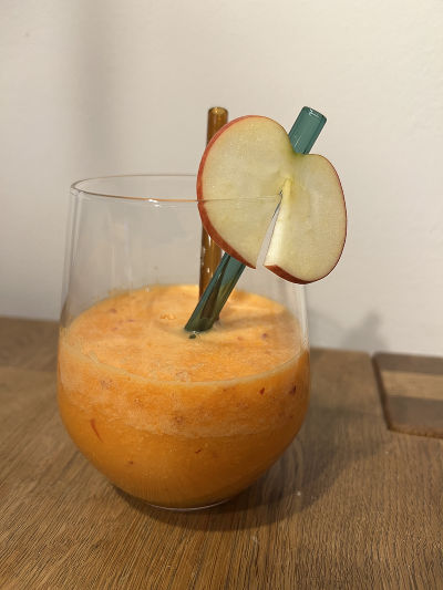 Apfel-Karotten-Shot mit Ingwer