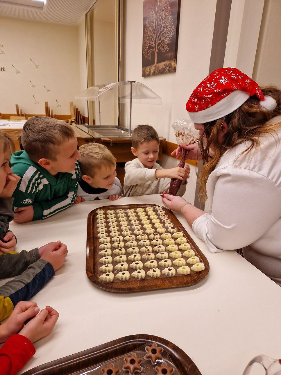 in der Weihnachtsbäckerei..