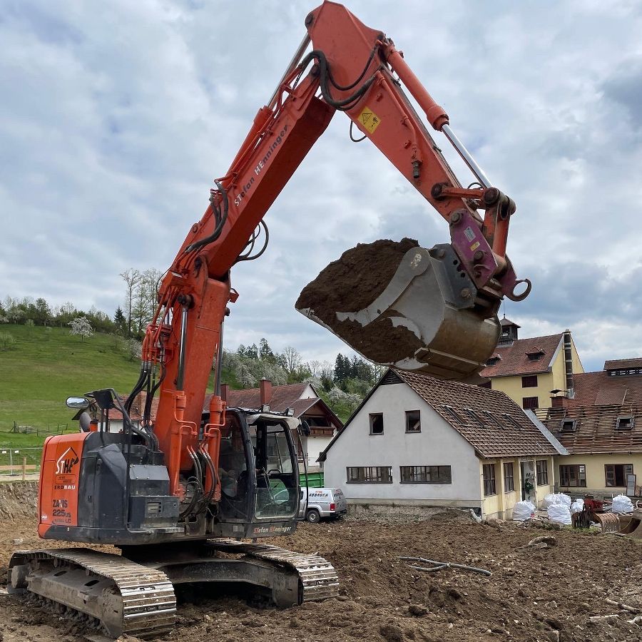 Spatenstich für neue Werkstätten