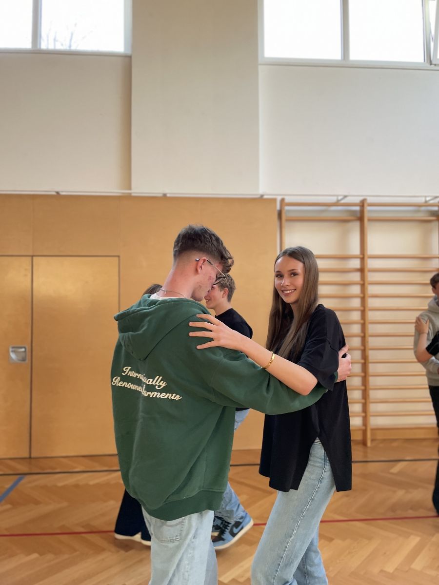 Tanzkurs für unsere Schüler:innen Tanzkurs für unsere Schüler:innen