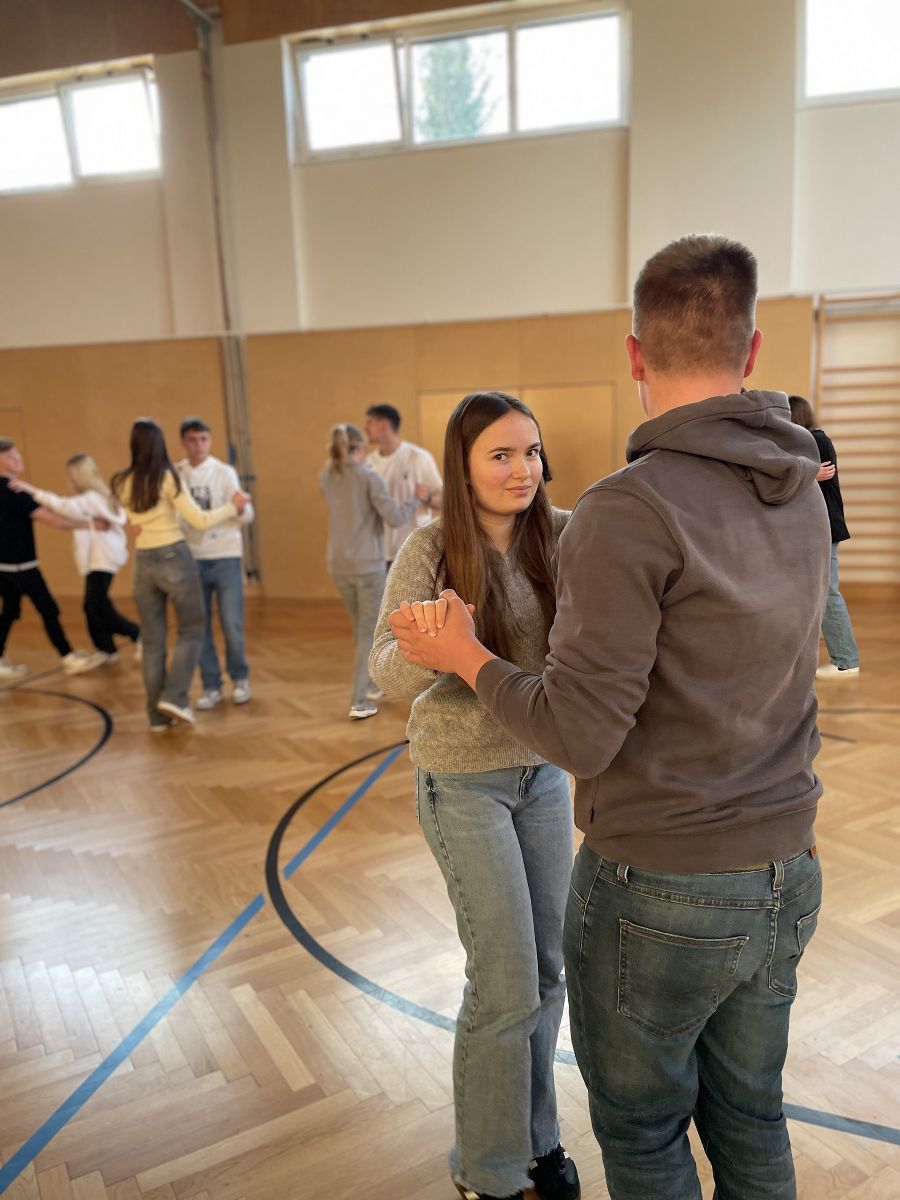 Tanzkurs für unsere Schüler:innen Tanzkurs für unsere Schüler:innen