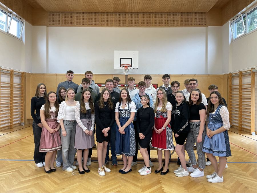 Tanzkurs für unsere Schüler:innen Tanzkurs für unsere Schüler:innen