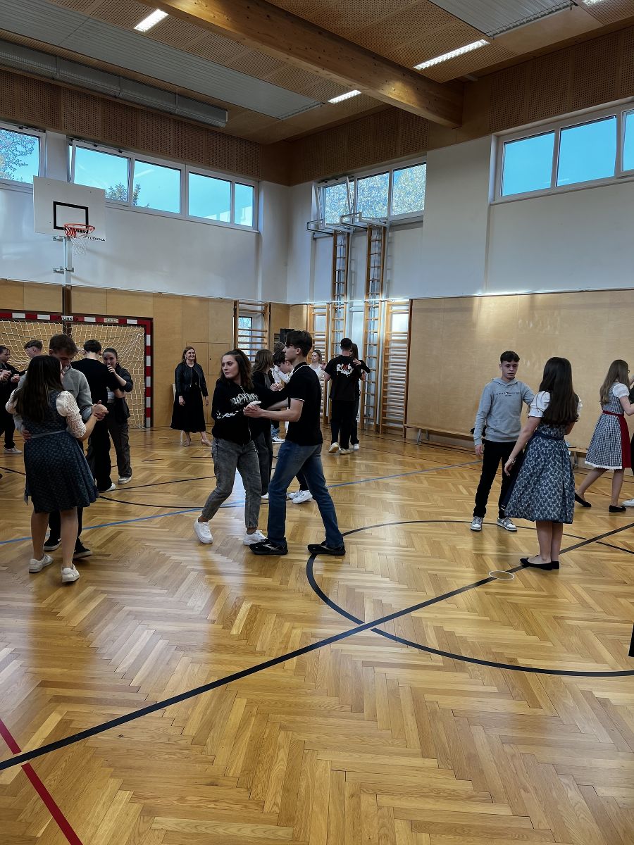 Tanzkurs für unsere Schüler:innen Tanzkurs für unsere Schüler:innen