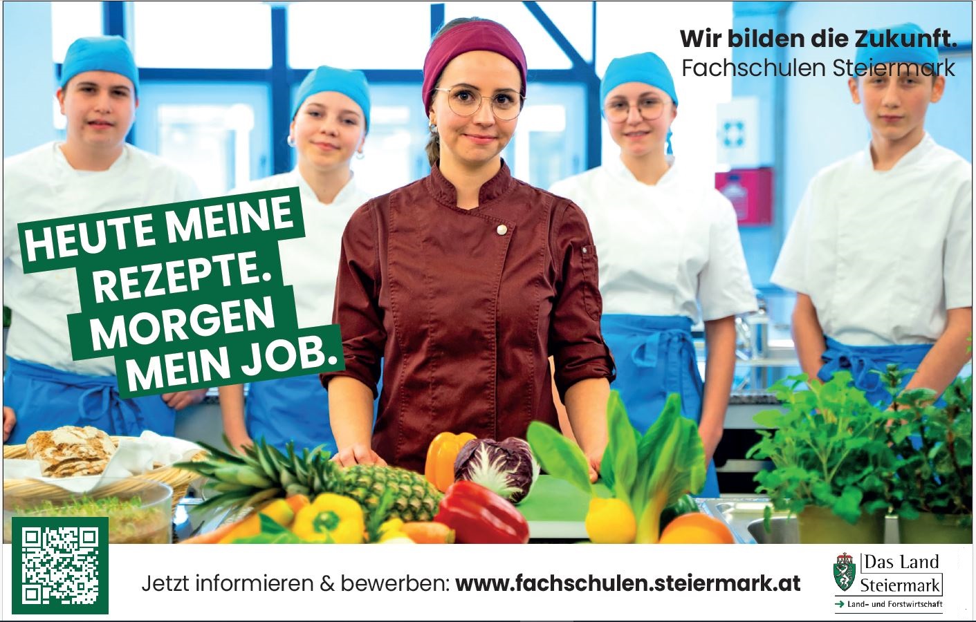 5 Schülerinnen und Schüler in Kochkleidung mit einer Vielzahl von Gemüse und dem Spruch "Heute meine Rezepte. Morgen mein Job."