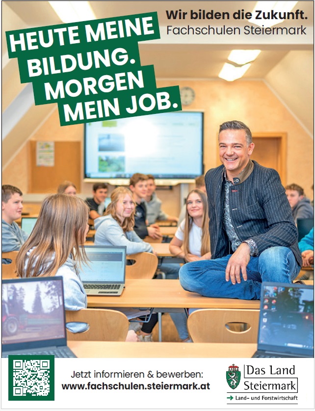 Direktor sitzt zwischen Schülerinnen und Schülern in der Klasse. Spruch: "Heute meine Bildung. Morgen mein Job."