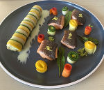 Lachsforelle mit Zucchini-Couscous-Rolle  © FS Schloss Stein