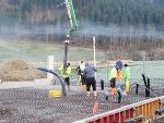Betonieren der Bodenplatte für die Speicherzentrale